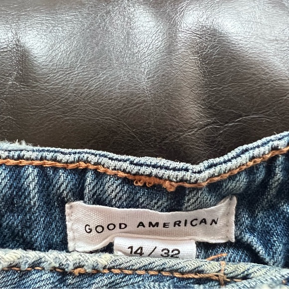 Good American 90’s jean shorts - Picture 4 of 4